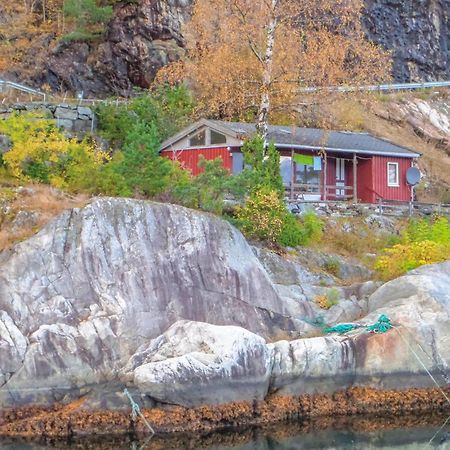 Beautiful Home In Vallavik With Kitchen Bu Eksteriør bilde