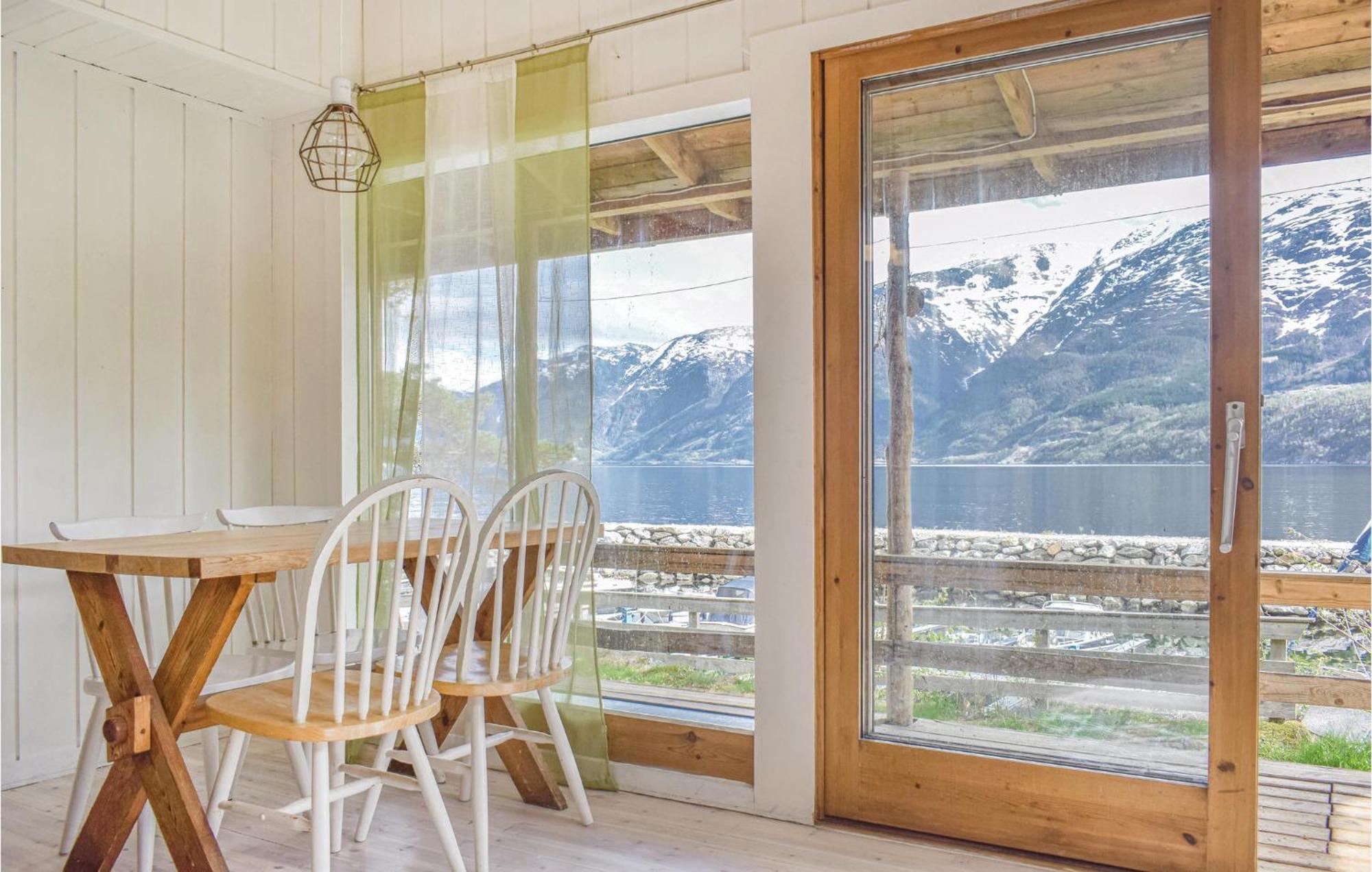 Beautiful Home In Vallavik With Kitchen Bu Eksteriør bilde
