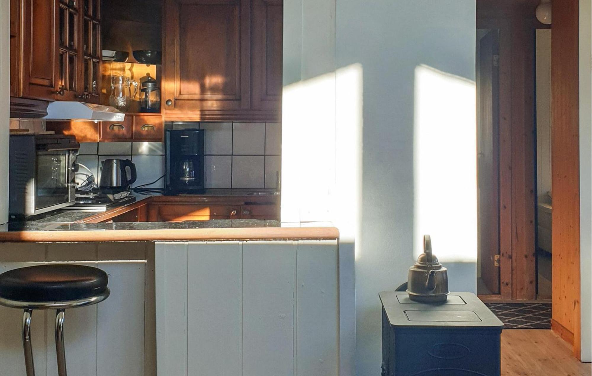 Beautiful Home In Vallavik With Kitchen Bu Eksteriør bilde